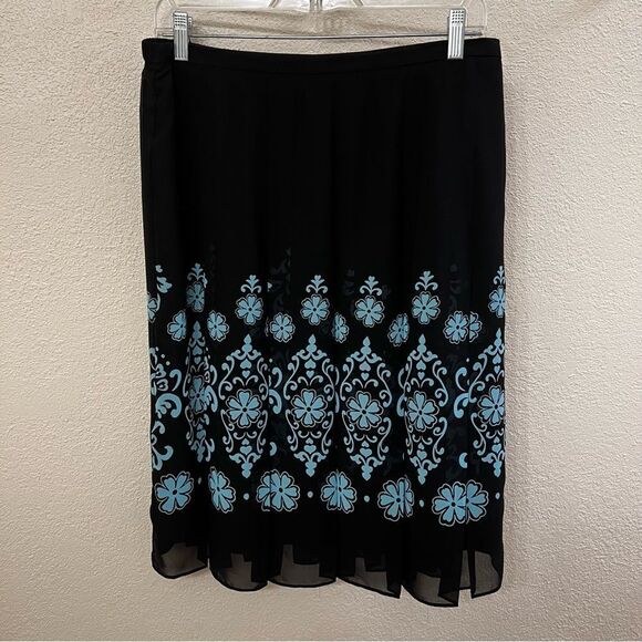 Back Lined Skirt with Floral Pattern (Size 12P) - Picture 1 of 4